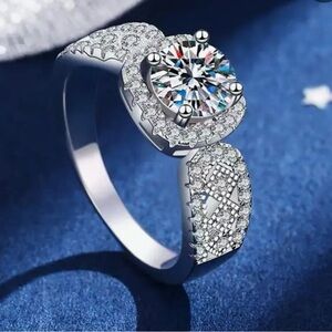 - NEW beautiful engagement ring